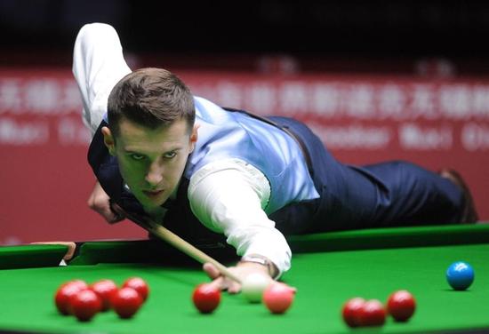 他陷入困境 他陷入困境