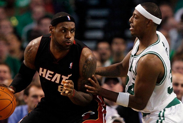 饮菊花酒等 饮菊花酒等