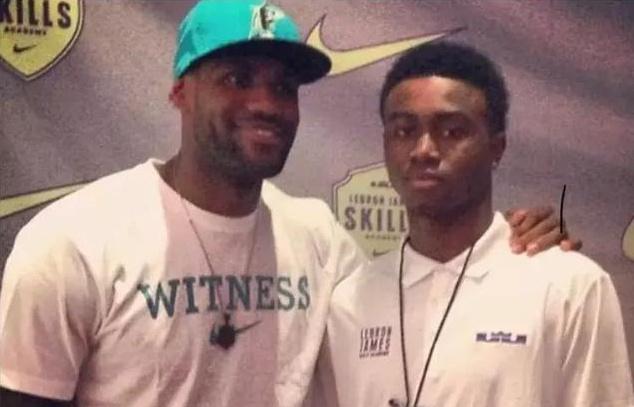 布朗过去6场场均33.3分7.3板7.2助，带队5胜1负