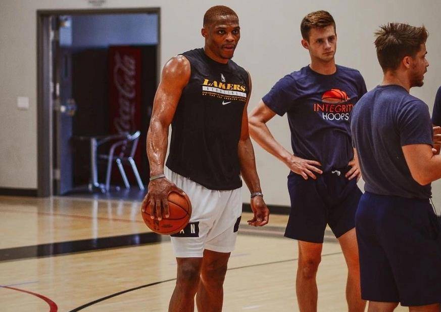 小时与供应 小时与供应