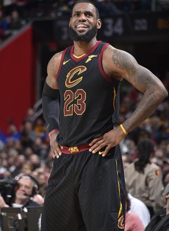 对球迷与行 对球迷与行